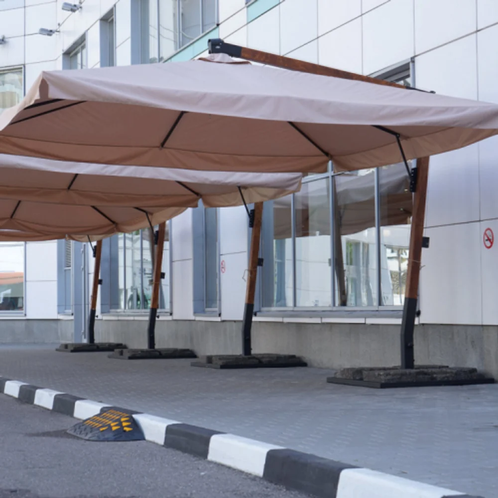 Стационарный зонт наклонный с боковой опорой